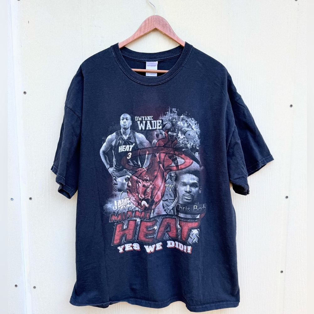 Vintage Y2K Miami Heat Dwyane wade & Bosh/James Print NBA T-Shirt Size XXL Men’s